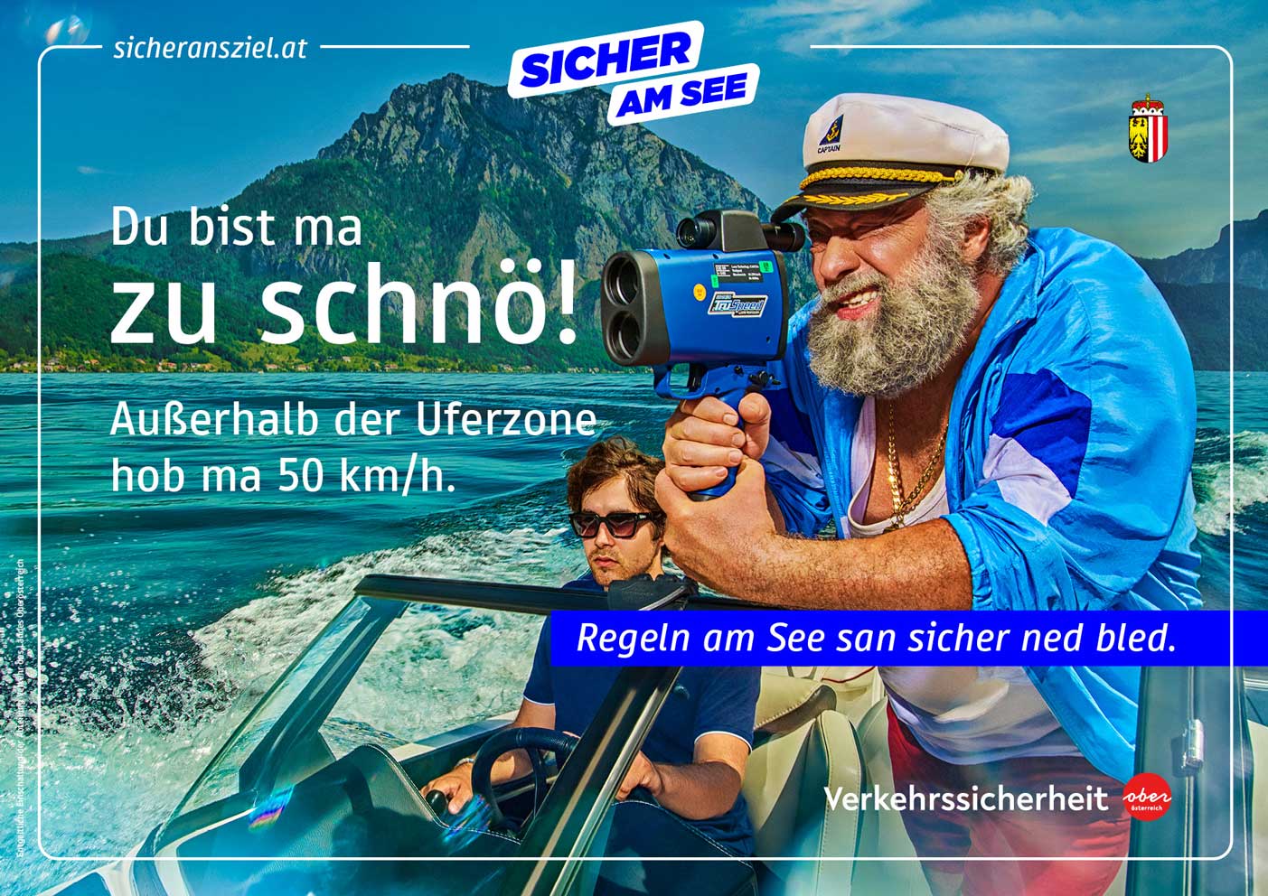 Seecurity Joe schaut durch eine Laserkamera und misst zu schnell fahrende Boote am Traunsee.